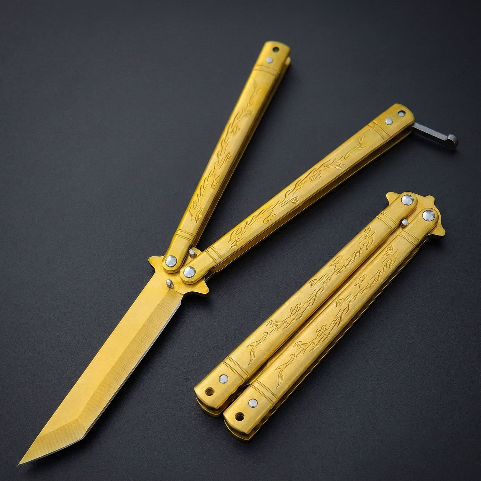 چاقوی پروانه ای با حکاکی و رنگ طلایی